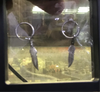Aretes plata argollas con pluma