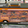 Camión con carros de construcción