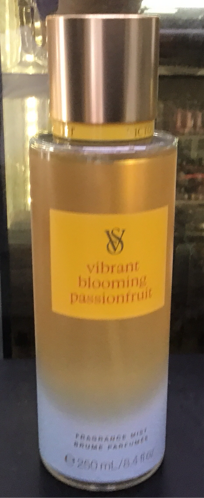 Agua Victoria Secret vibrant bloom passionfruit